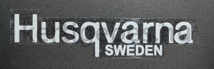 Husqvarna sweden fedél matrica